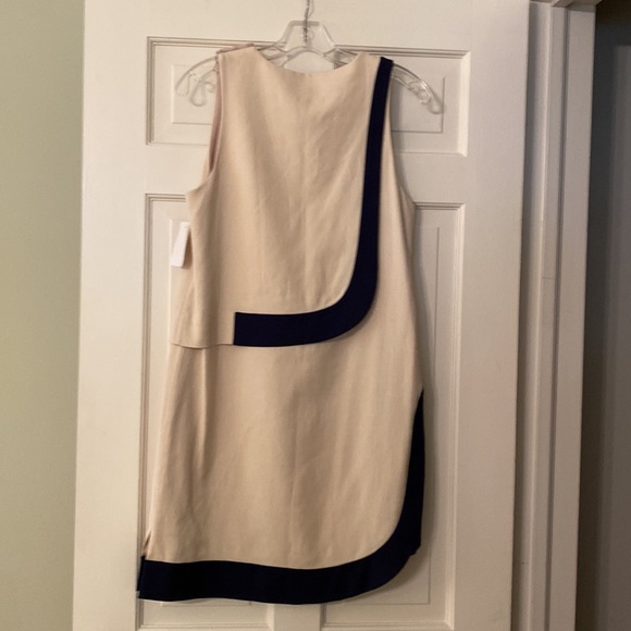 NWT Diane von Fursterberg linen looking dress. Size 6. Cream with navy trim. - Picture 11 of 11